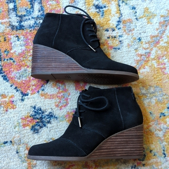 Toms Hyde Classic Suede Lace Up Stacked Wooden Wedge Ankle Booties Black 6 - Picture 6 of 16